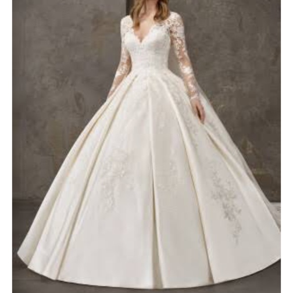 Pronovias Princess Wedding dress - Picture 3 of 16